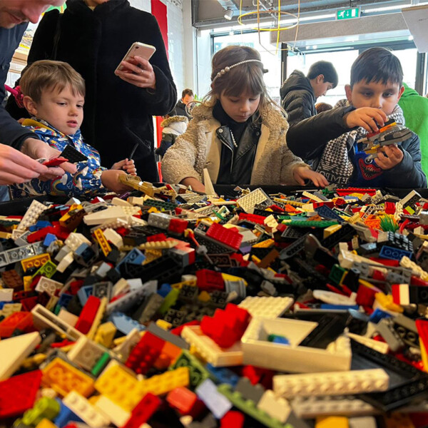 LEGO Experience, bouwen met stenen, LEGO bouwplaats, winkelcentrum promotie, winkelcentrum concepten, leegstand winkelcentrum, invulling leegstand winkelcentrum, LEGO, bouwen met LEGO